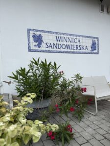 Winiarnia Winnicy Sandomierskiej, wejście główne